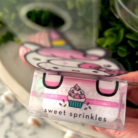 🎀NIB/HELLO KITTY LIMITED EDITION Sweet Sprinkles Macaron Lip balm - Picture 6 of 7